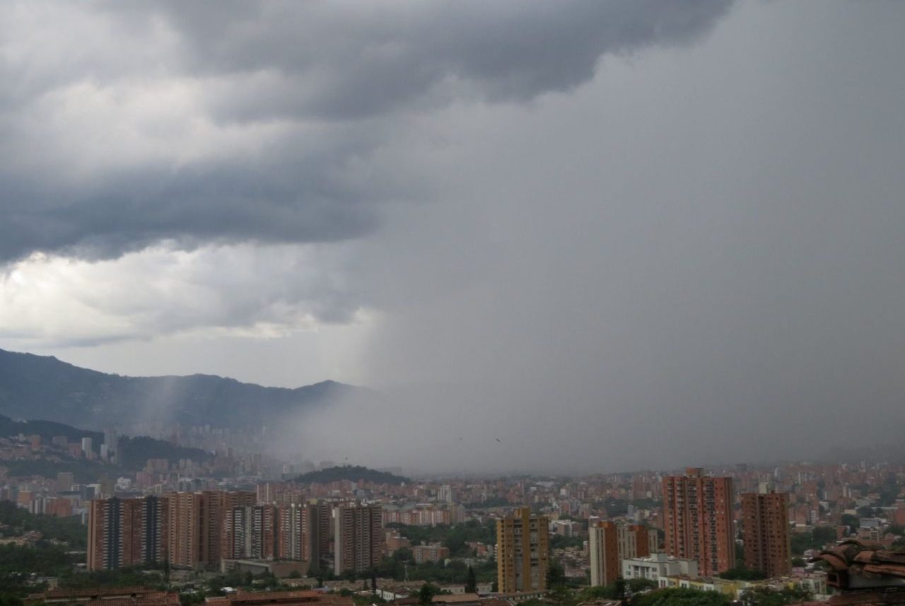 En años recientes, hemos observado cómo el cambio climático ha pasado de ser una amenaza lejana para transformarse en una realidad tangible
