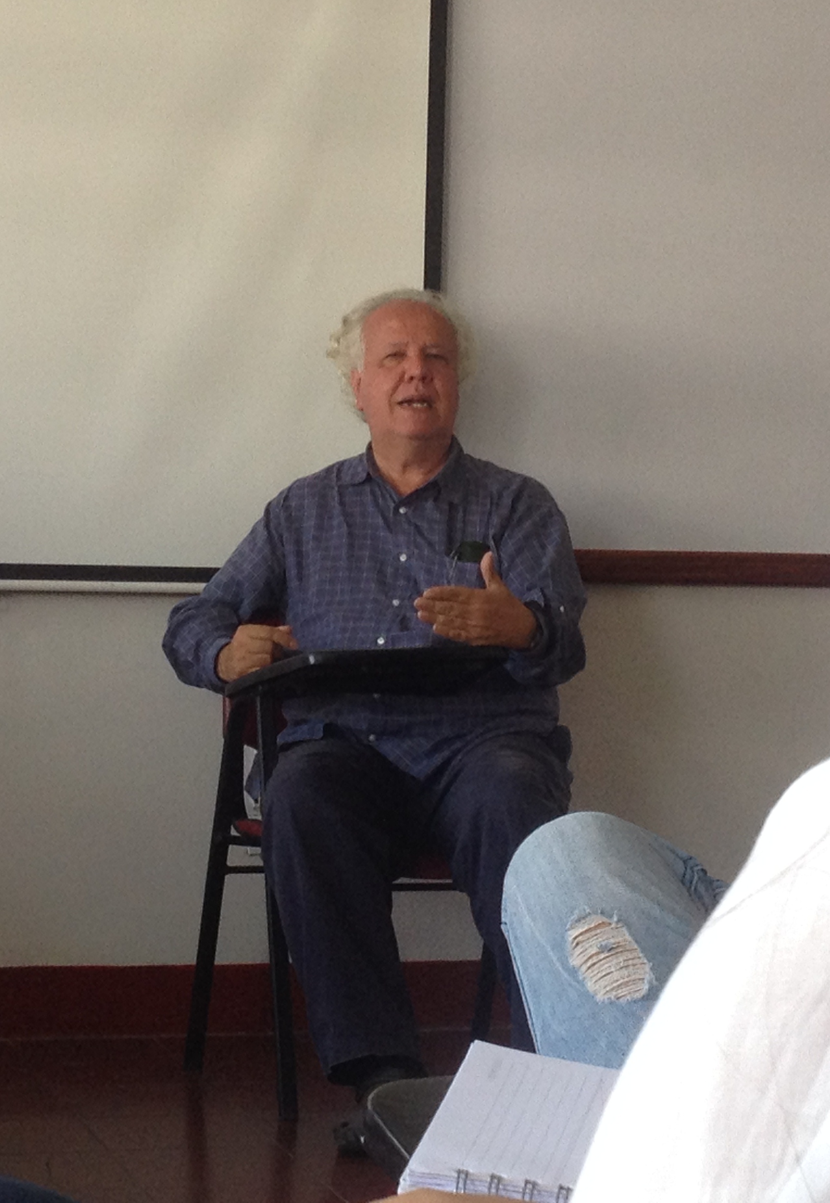 Alberto Donadio en conversación con los estudiantes de la UPB. Foto: Contexto.