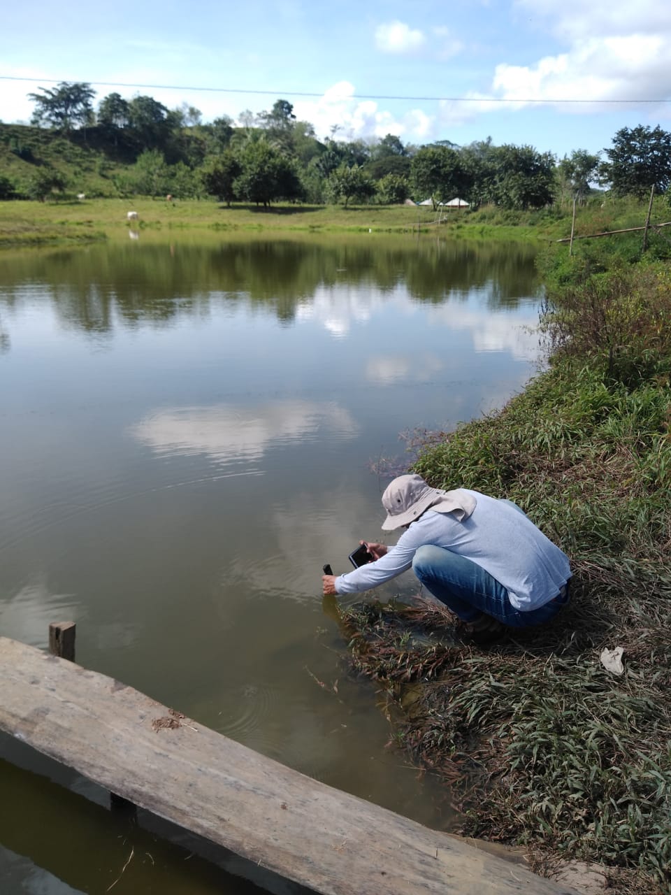 Fundacion EPM toma muestras de agua